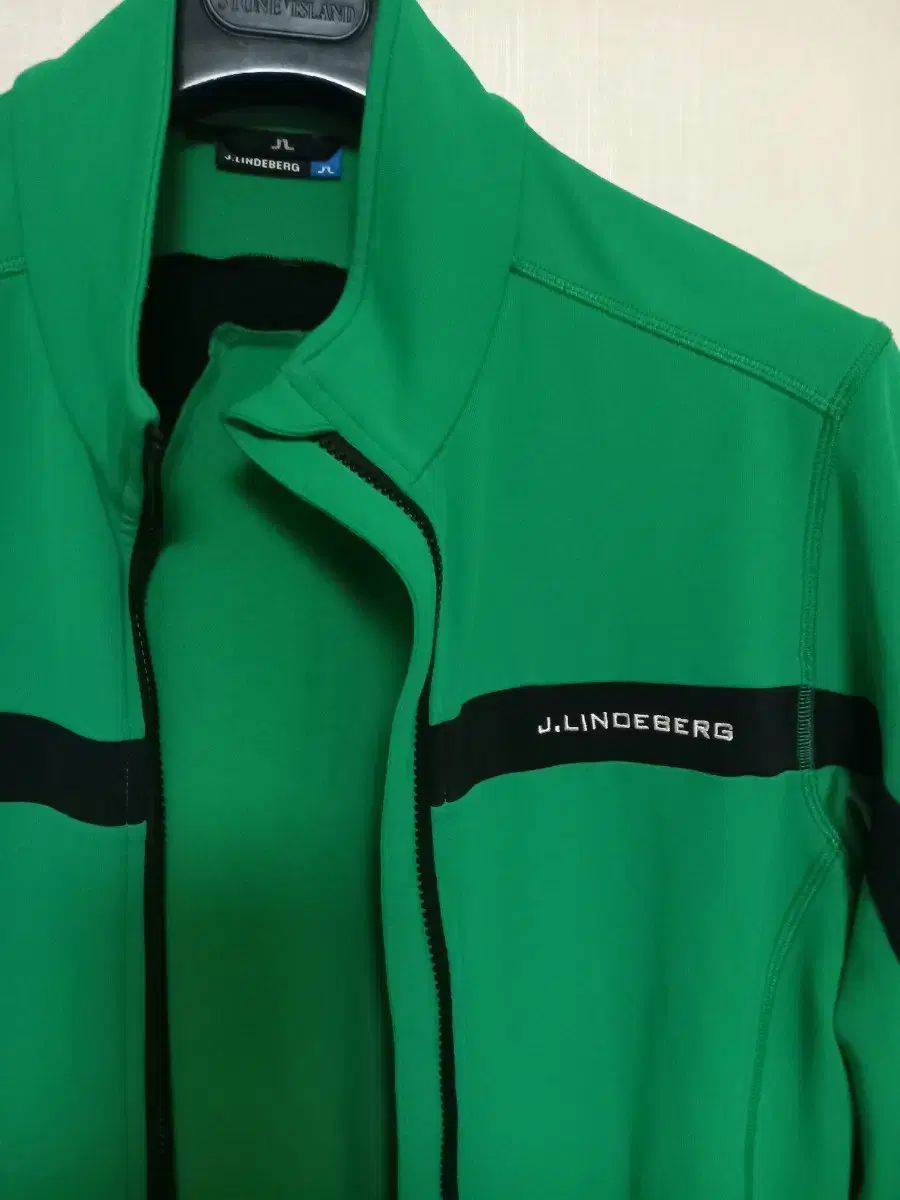 ジップアップ 100
