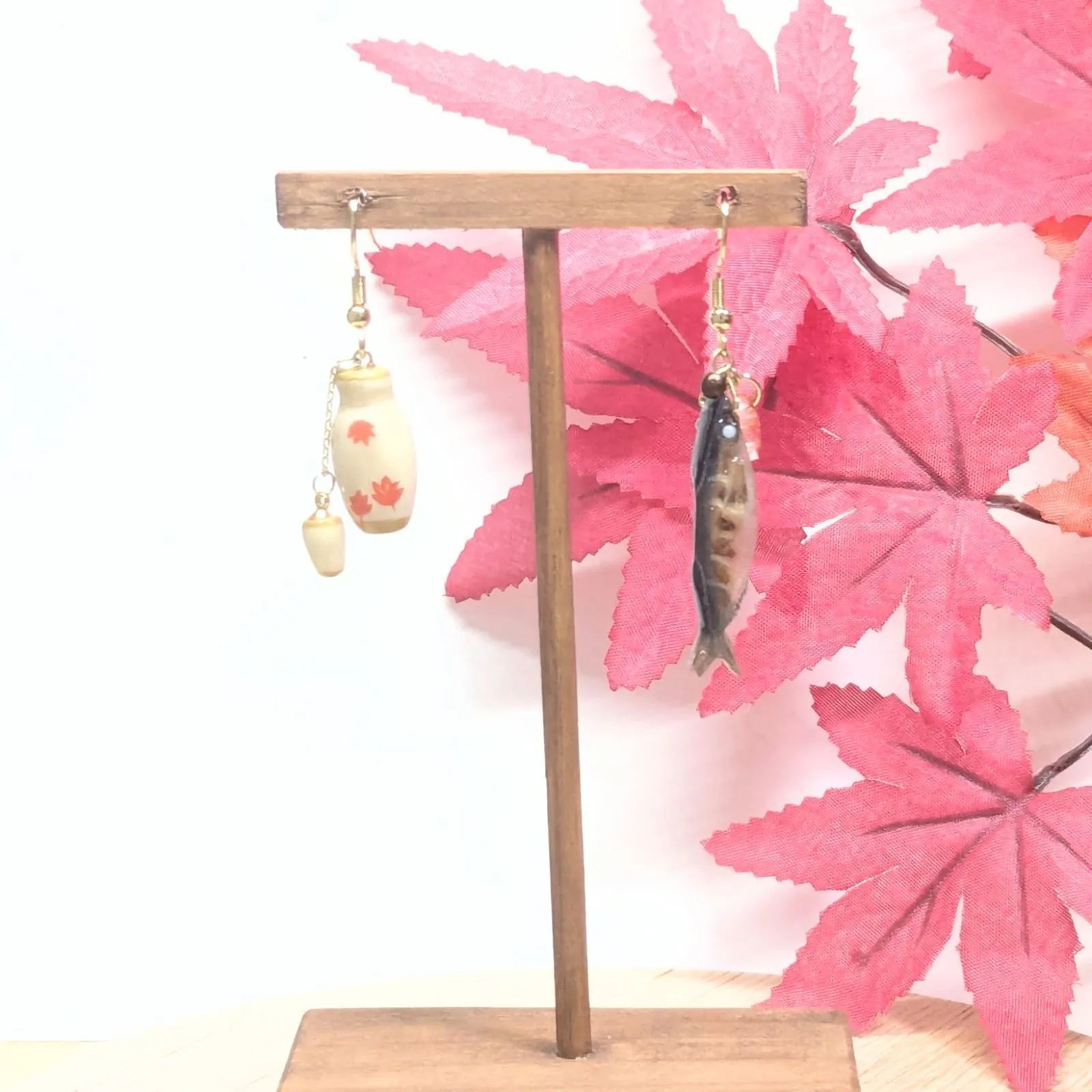 秋刀魚(さんま)の塩焼きと酒器の秋ピアス - メルカリ