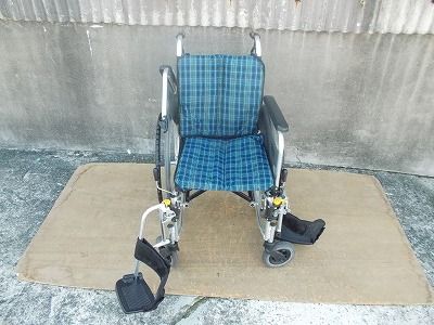 一部地域を除く ミキ MIKI 自走用車いす スキット SKT-4 TS-25-1017-03