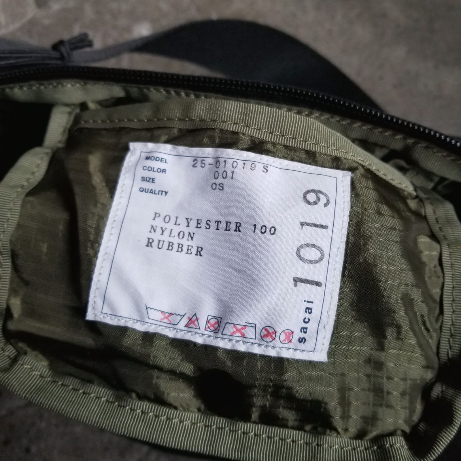 sacai ボディバッグ 25-01019S ブラック 美品 サカイ ボディバッグ