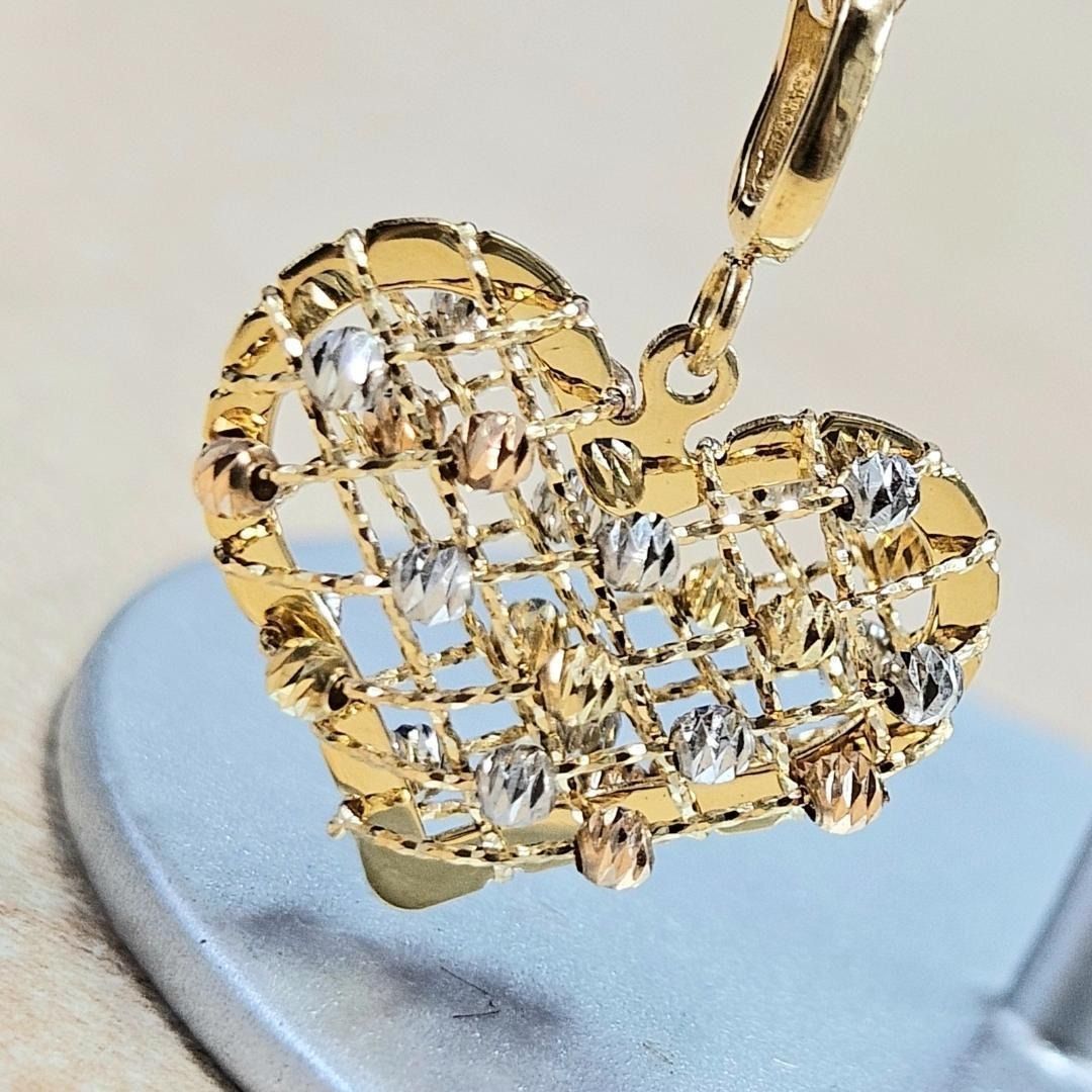 キラキラ輝く！18金 K18 スリーカラー 立体的 ハート ペンダント 