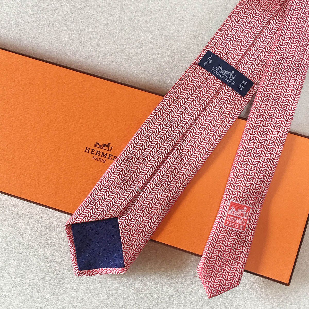 美品 エルメス HERMES ネクタイ シルク100% フランス製 レッド