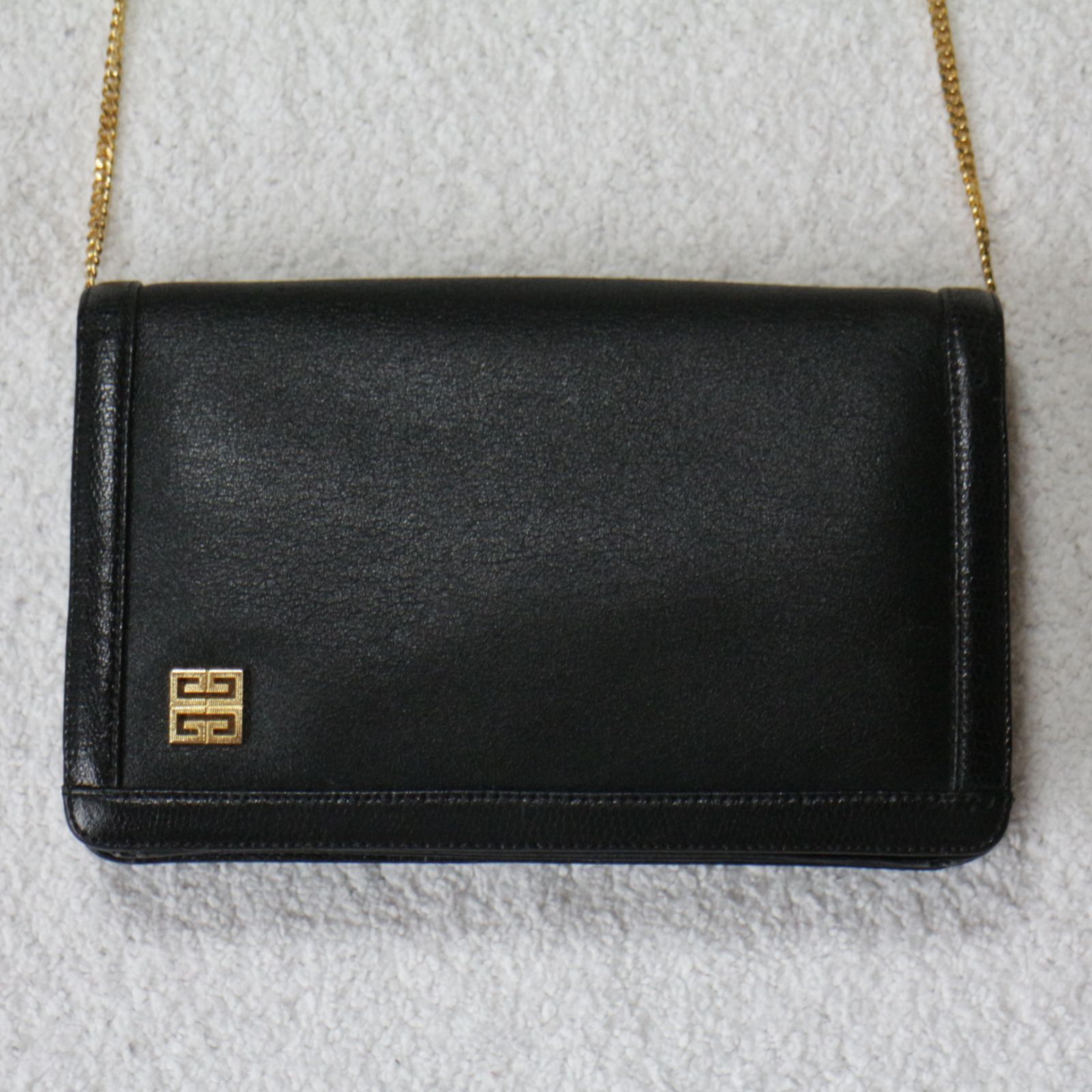 ①GIVENCY 4Gロゴ チェーン ショルダーバッグ（GIVENCHY 幻の