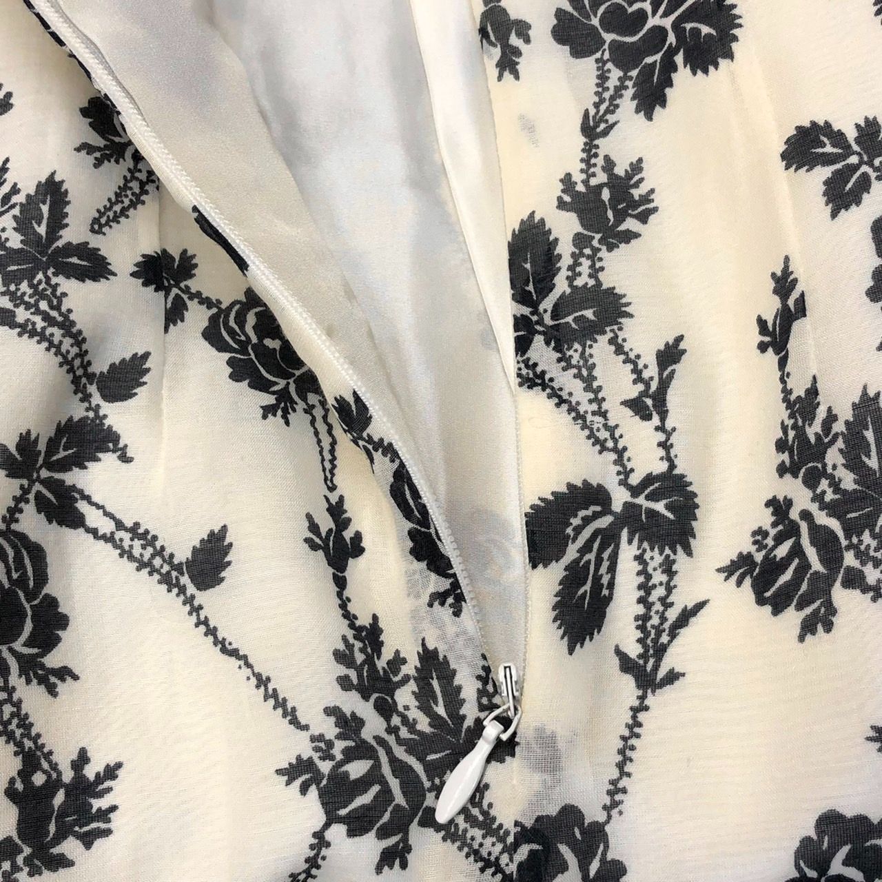 Aquascutum アクアスキュータム ノースリーブワンピース 花柄 10 Aquascutum アクアスキュータム ノースリーブワンピース 花柄 10