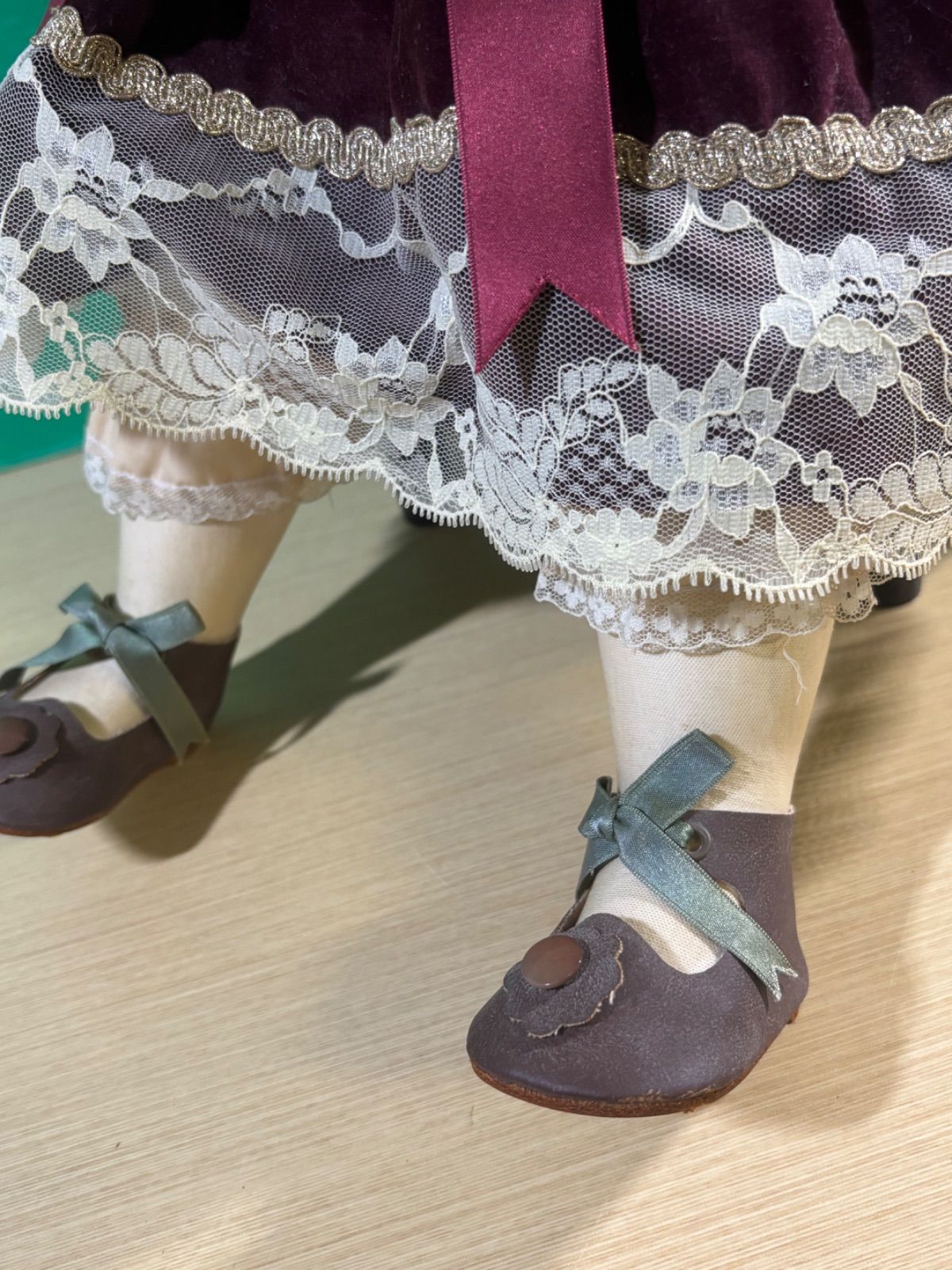 椅子付き 椅子に座る少女