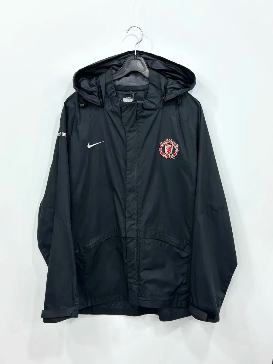 Nike Manchester United ウィンドブレーカー Nike Manchester United ウィンドブレーカー Mサイズ - メルカリ