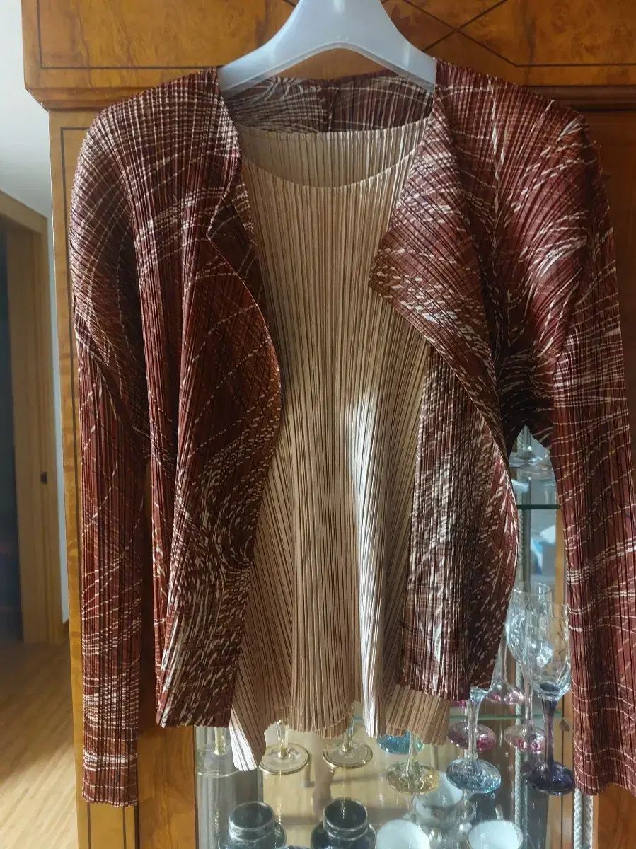 イッセイミヤケ　ブラウン　リバーシブル　カーディガン　プリーツ イッセイミヤケ ブラウン リバーシブル カーディガン プリーツ