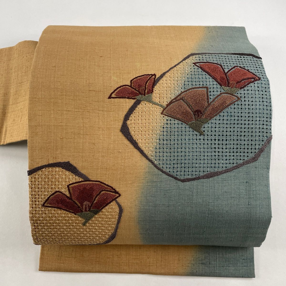 袋帯 スワトウ 刺繍 茶色 金糸 花に吉祥模様 お太鼓柄 正絹 仕立て上がり 長さ440cm 【キモノオフ野々市若松店】 袋帯 秀品 扇 華文 刺繍 赤茶 お太鼓柄 正絹 【中古】