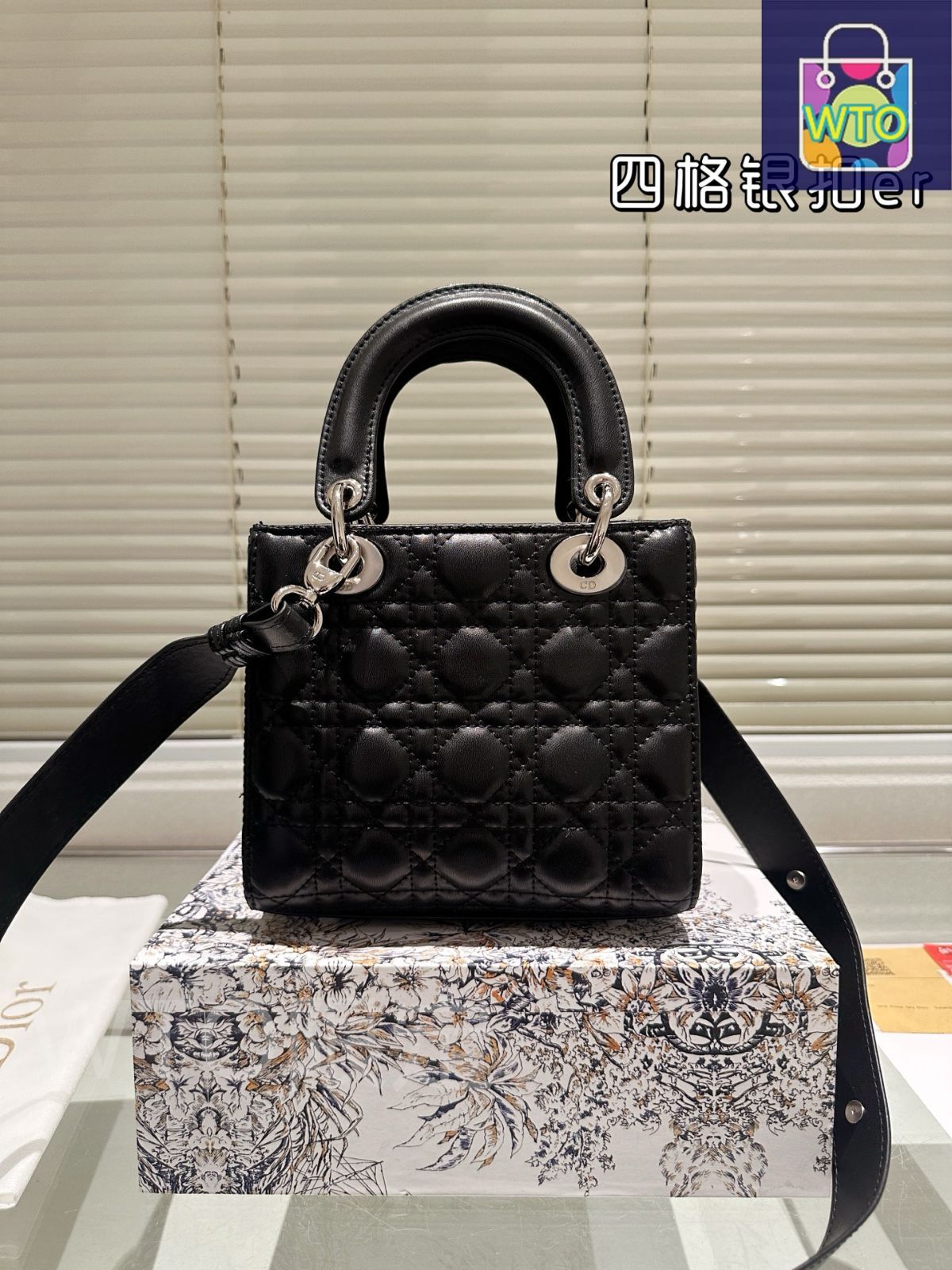 今日特価】Dior Lady Dior Lambskin Bag with Foldable Gift Box