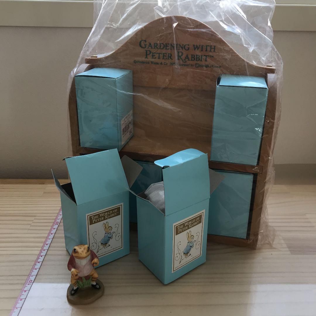 PETER RABBITピーターラビット フィギュアコレクション + 飾り台