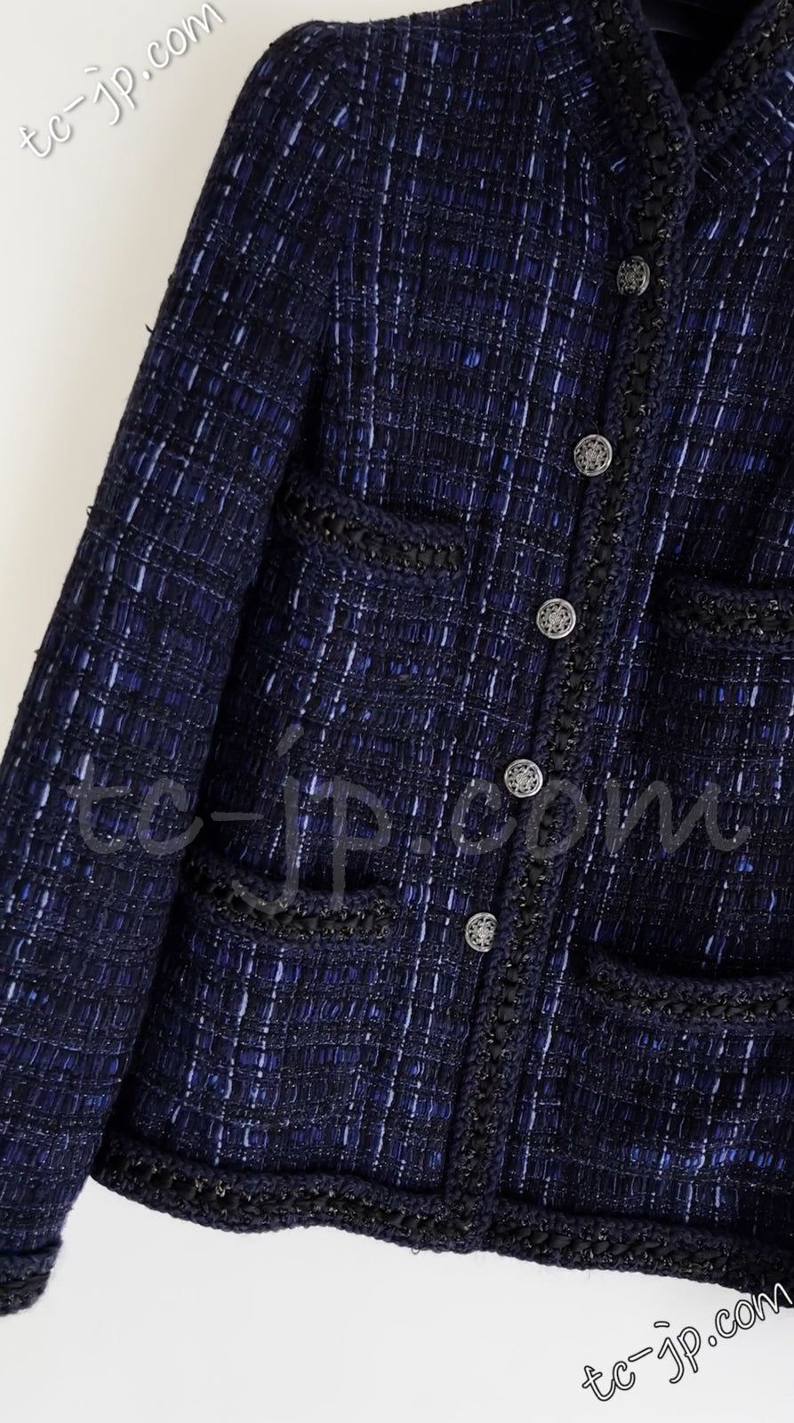 chanel0100004359f-5.jpg