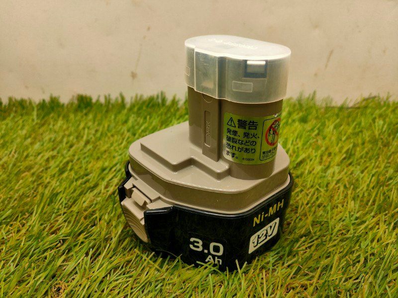 マキタ Makita 差込み式ニッケル水素バッテリ 1235 12V 3.0Ah A-31619