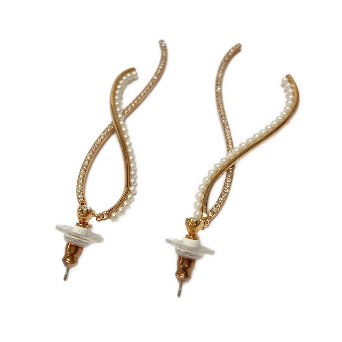 ☆SWAROVSKI スワロフスキー　ピアス　美品　☆ SWAROVSKI スワロフスキーAngelic スタッドピアス追跡送料関税込