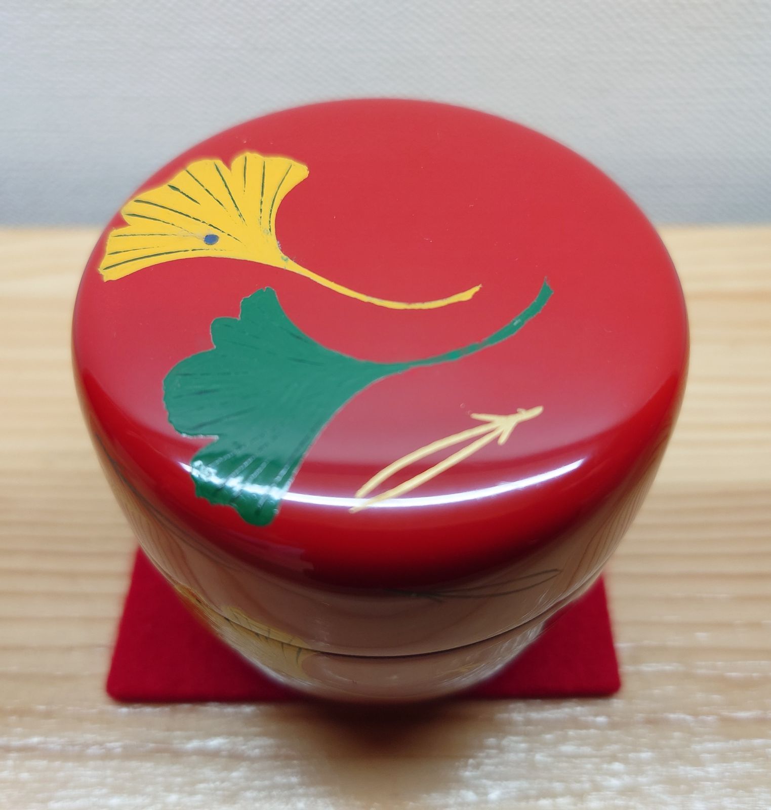 逢絢亭・新品】茶道具 中棗 銀杏と松葉蒔絵 木質 合成漆 職人 逢絢亭・新品】茶道具 中棗 銀杏と松葉蒔絵 木質 合成漆 職人