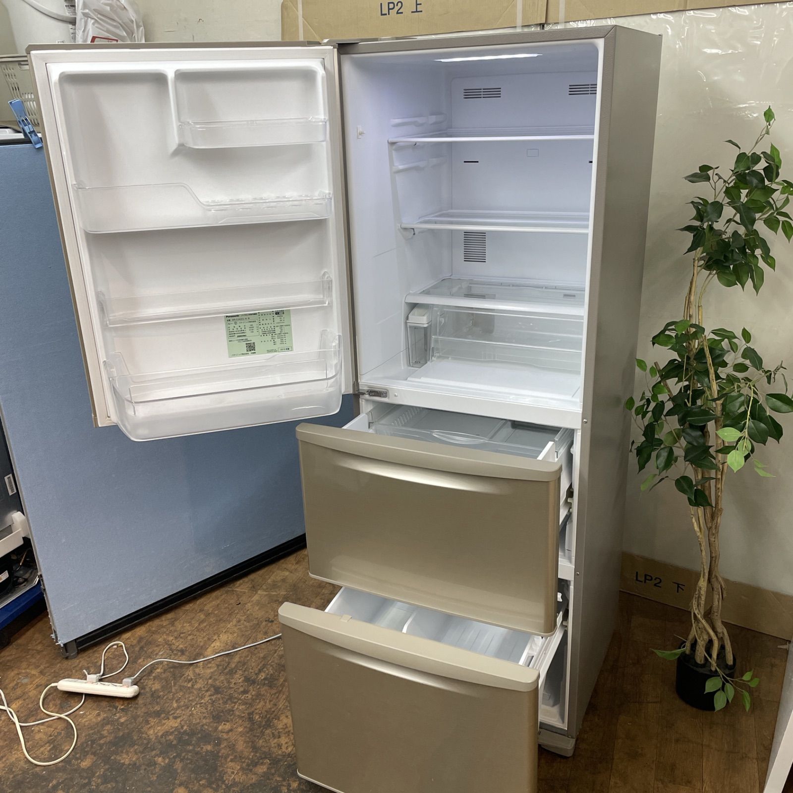 R727 ☀️ 名古屋市近郊配送設置無料！ Panasonic 大型冷蔵庫