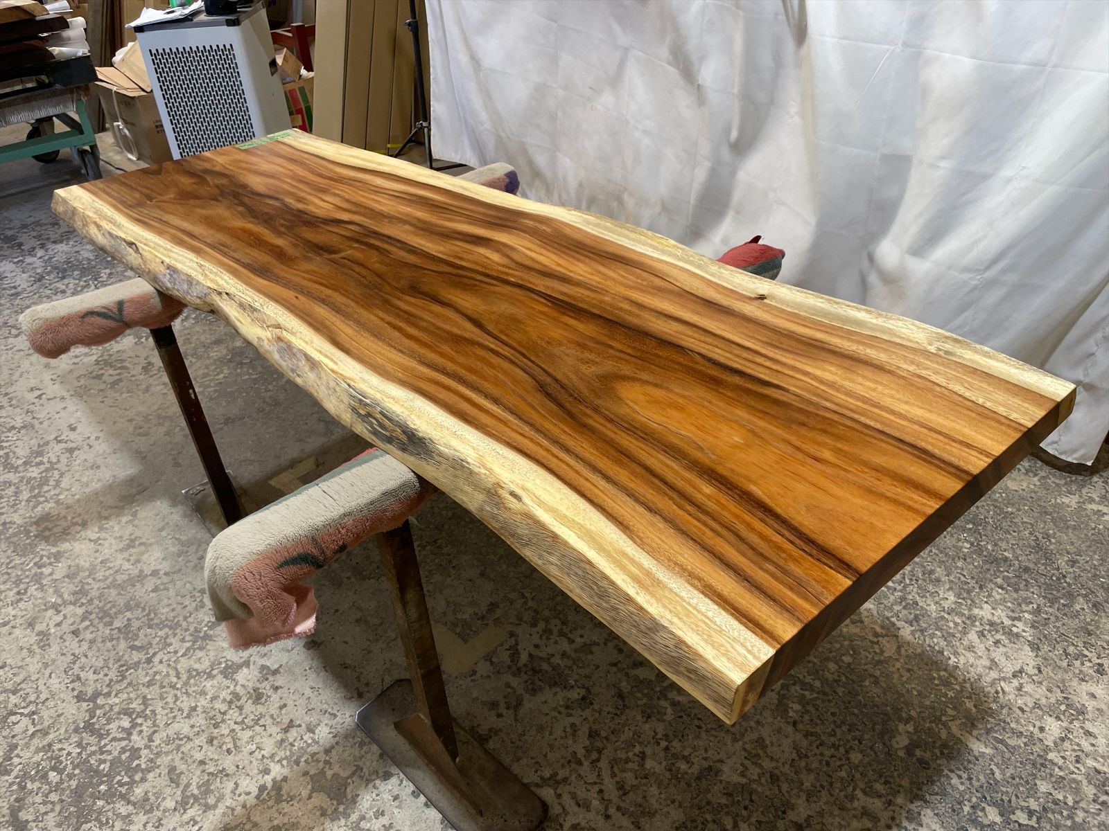 モンキーポッド　一枚板　高級　杢　ダイニング　テーブル　銘木　センター モンキーポッド 一枚板 高級 杢 ダイニング テーブル 銘木 センター