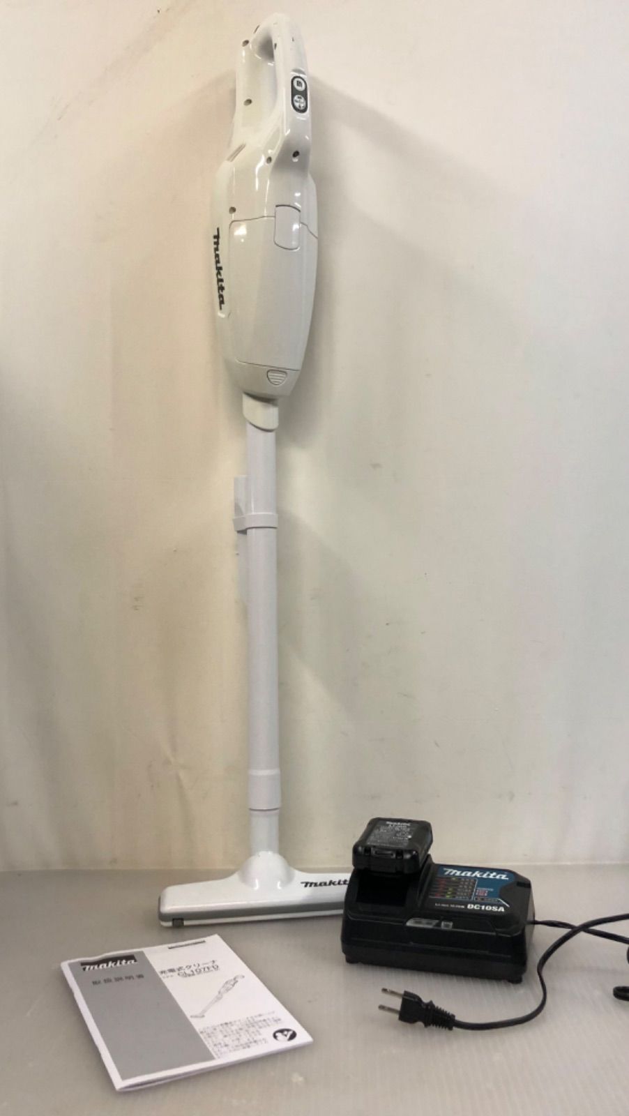 10h34 マキタ 充電式クリーナー CL107FD 10.8V バッテリー 充電器付 DC10SA BL1015
