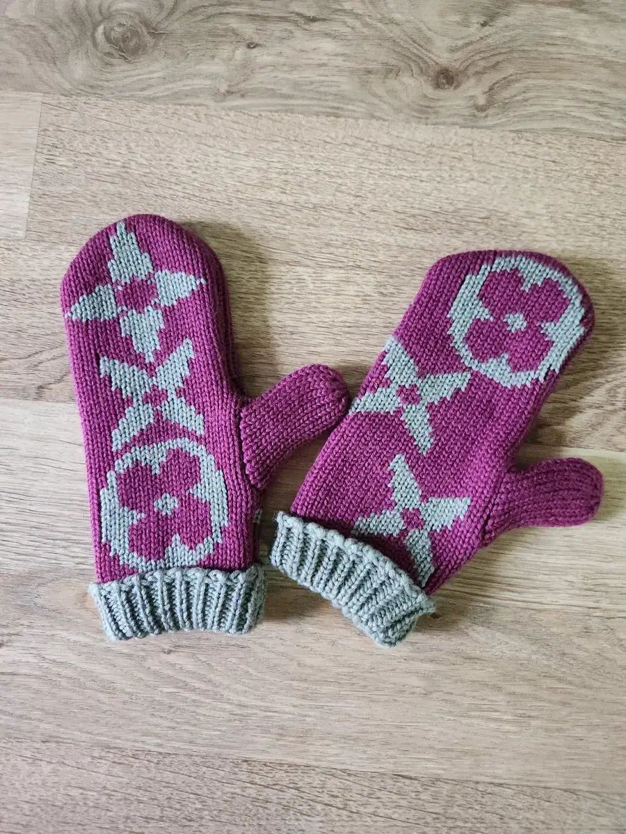 ルイヴィトン モノグラム カシス ウール 手袋