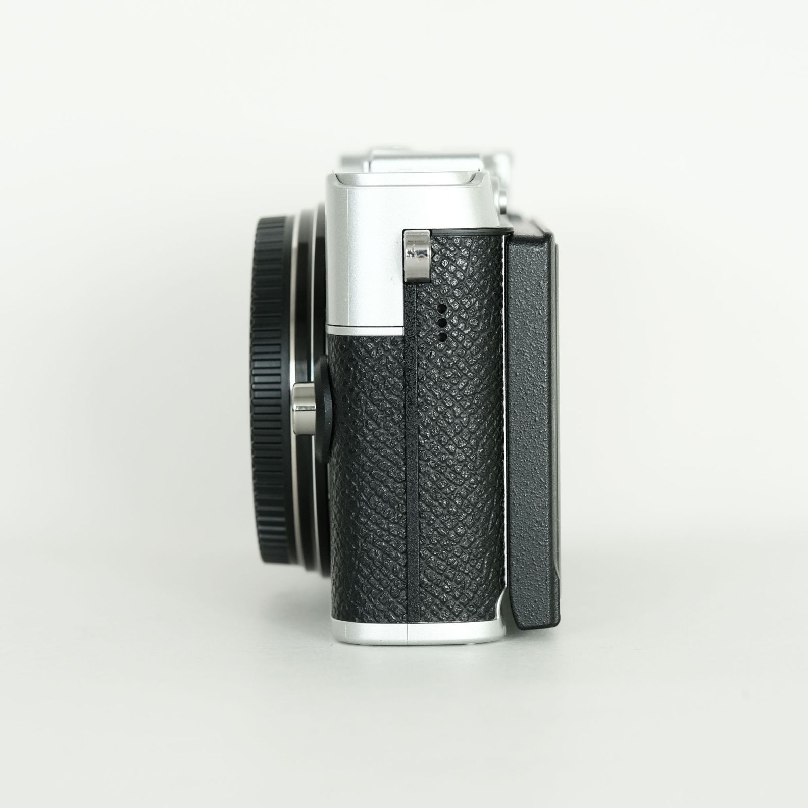 美品｜シャッター数2,983回] OLYMPUS PEN E-P7 [ボディ シルバー