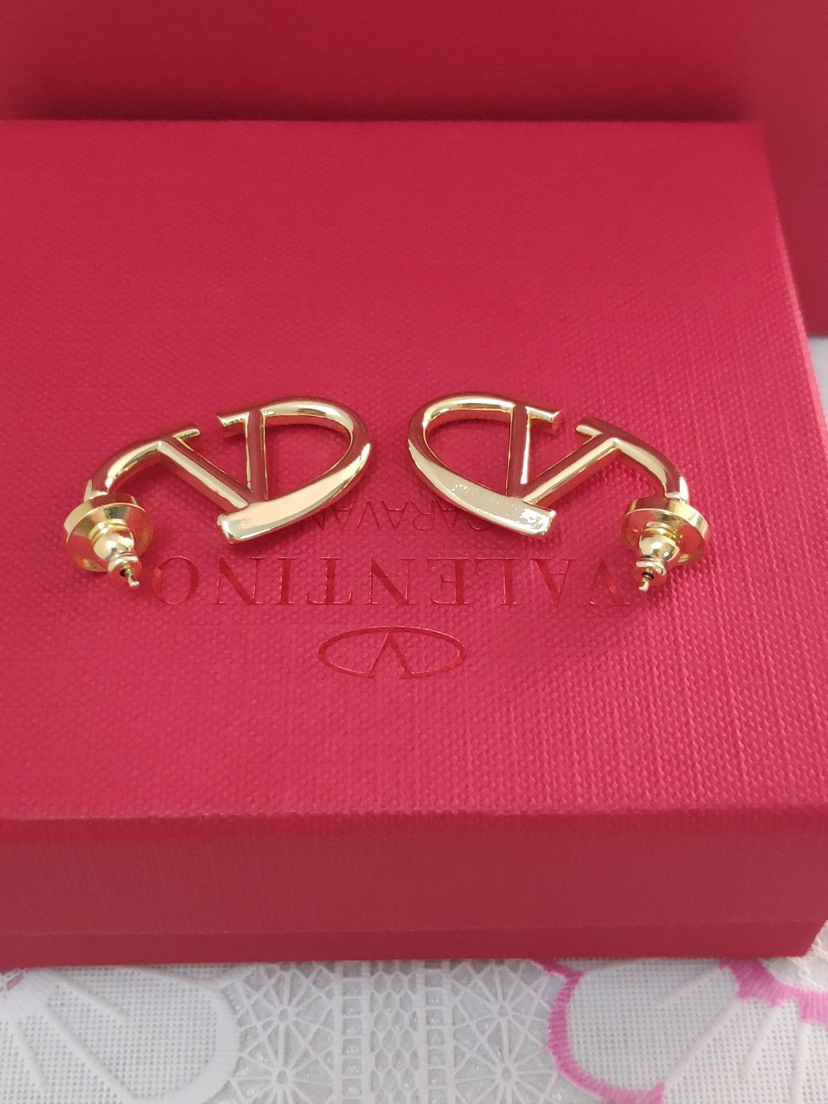 極美品✨Valentino ボールドエディション ゴールドピアス Vロゴ 大きめ VALENTINO ヴァレンティノ ピアス アクセサリー Vロゴ