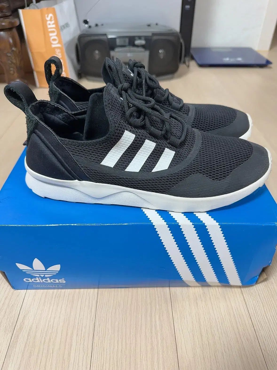 280 adidas アディダス 黒 白 スニーカー