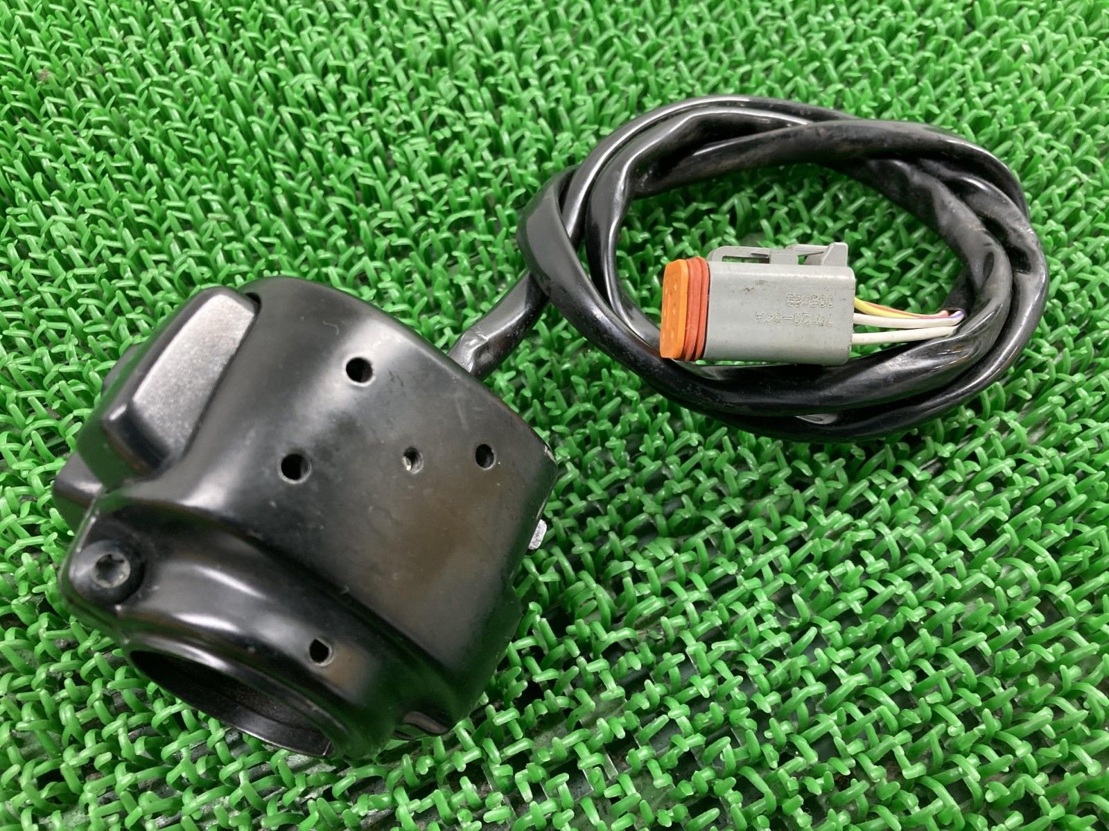 ソフテイル ハンドルスイッチ 左 ハーレー 純正 バイク 部品 EVO 96-99年 ソフテイル 割れ欠け無し 品 車検 Genuine Yl