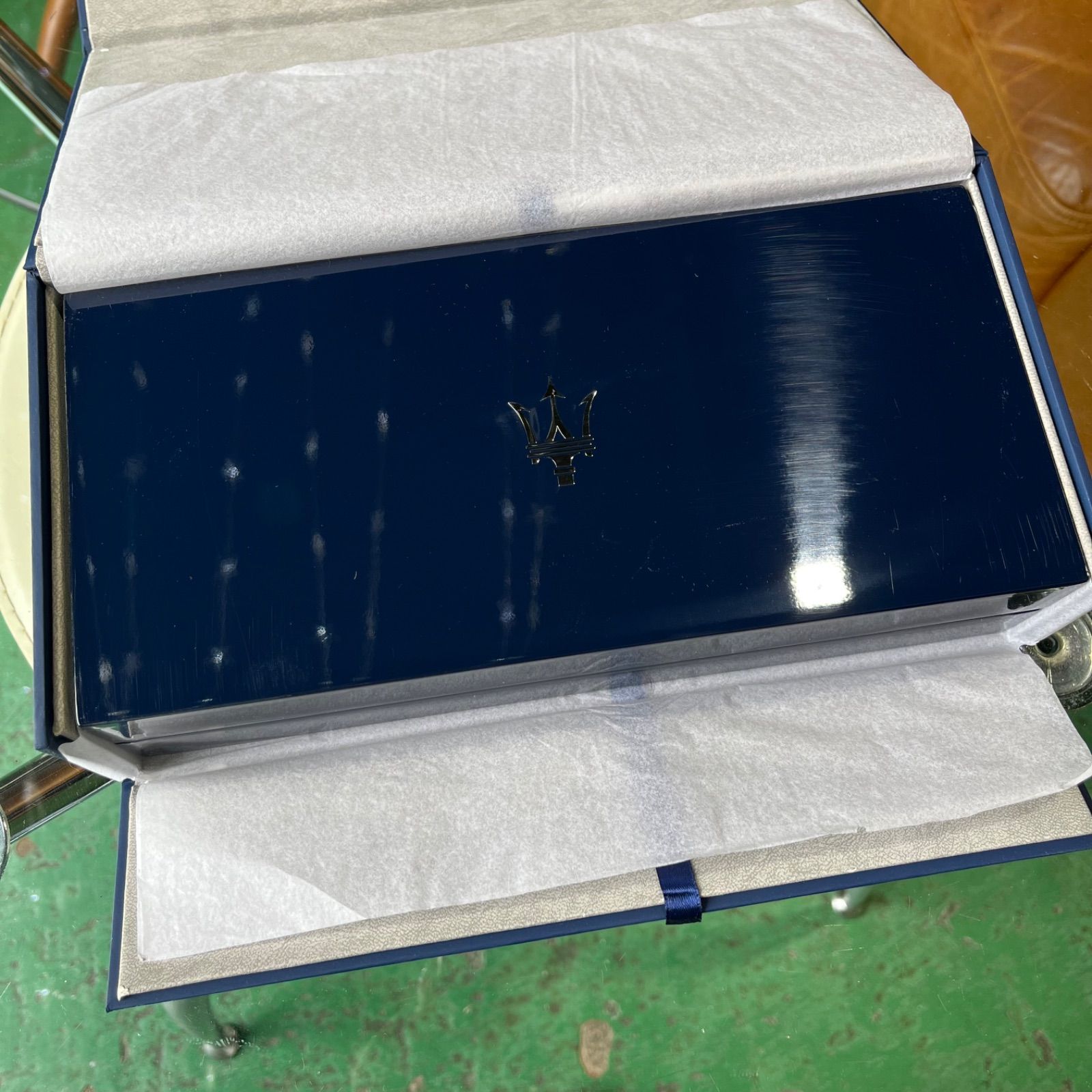 純正 正規品 マセラティ レヴァンテ シルバー ミニカー キーホルダー