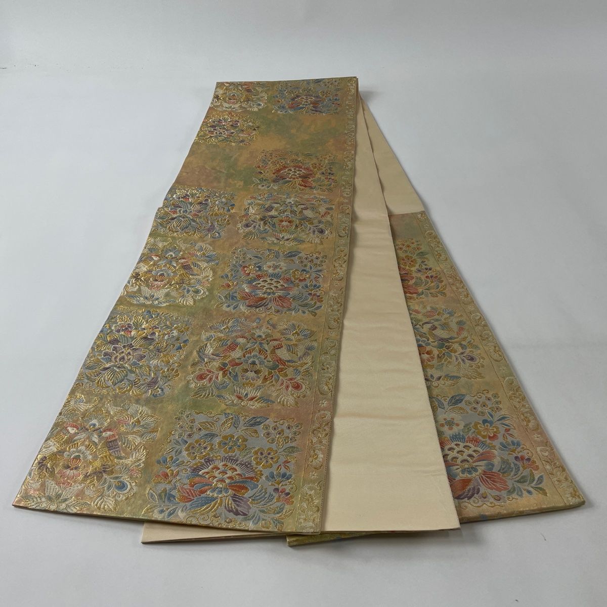 袋帯 美品 秀品 向かい鳥 草花 金糸 箔 金色 六通 正絹 【中古
