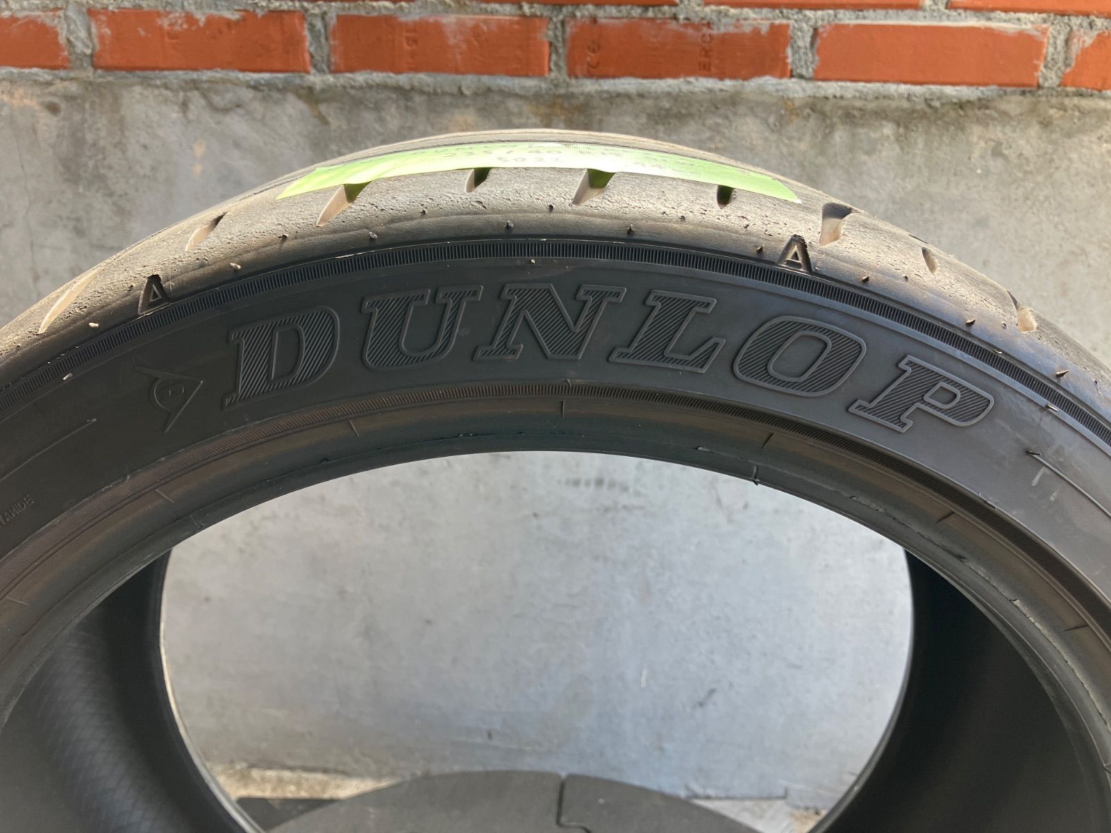 送料込み］ 235/40 R18 2022年製 DUNLOP DIREZZA ZⅢ ダンロップ
