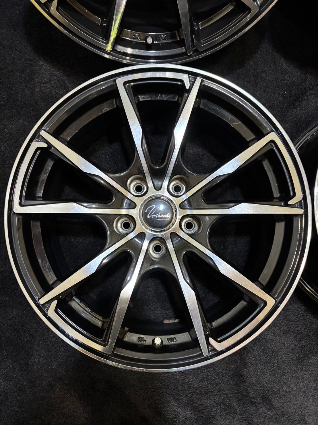 社外 17インチ 17×7J＋38 PCD114．3／5H 再塗装？ 加工 