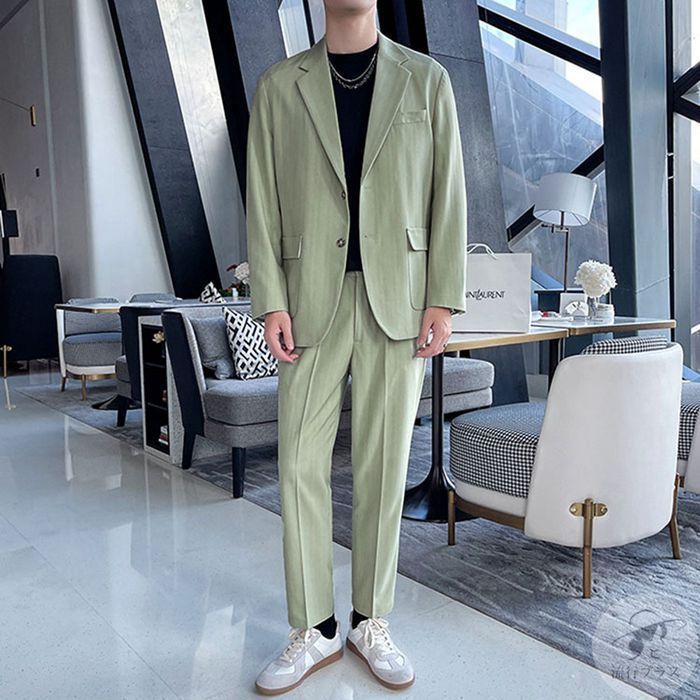 テーパードパンツ