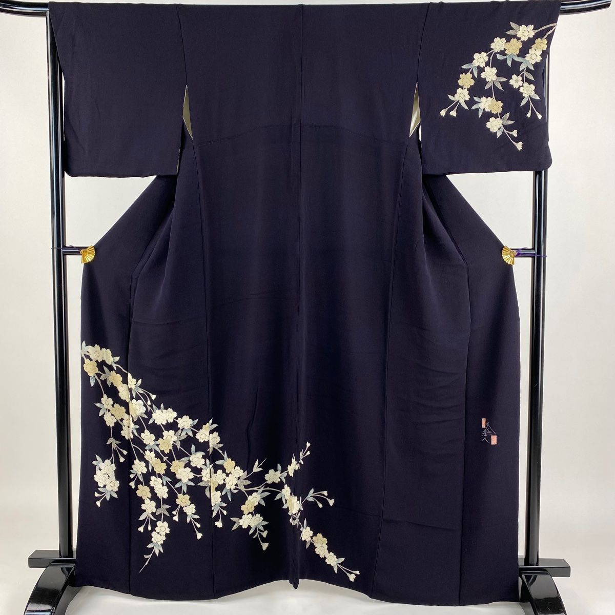 付下げ 身丈162.5cm 裄丈67cm M 袷 洛人 落款あり 桜 金彩 縮緬 墨色 正絹 名品 中古 付下げ 身丈162.5cm 裄丈67cm M 袷 色紙 草花 金糸 金彩 薄黄 正絹 秀