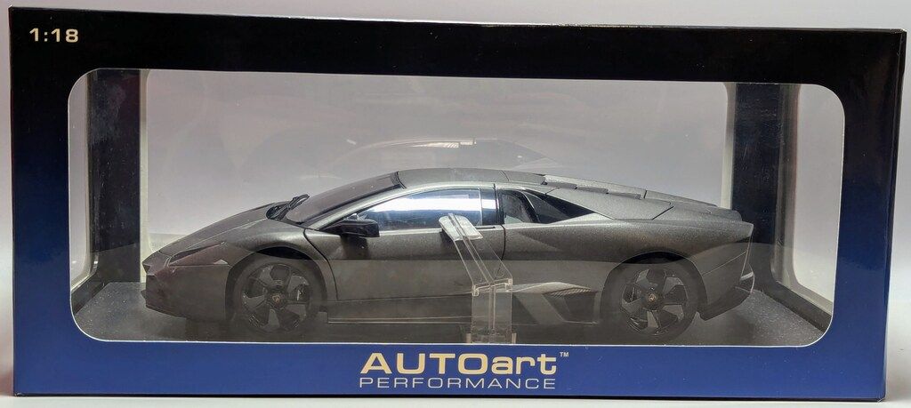 AUTOart 1|18 PERFORMANCE LAMBORGHINI REVENTON GREY 74591