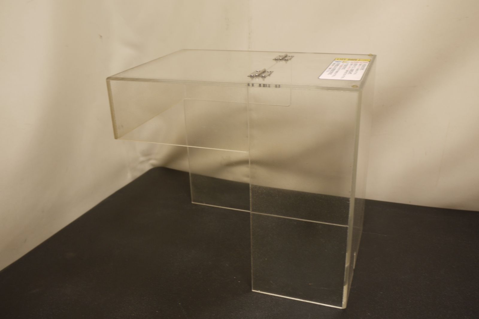 アクリルカバー付き