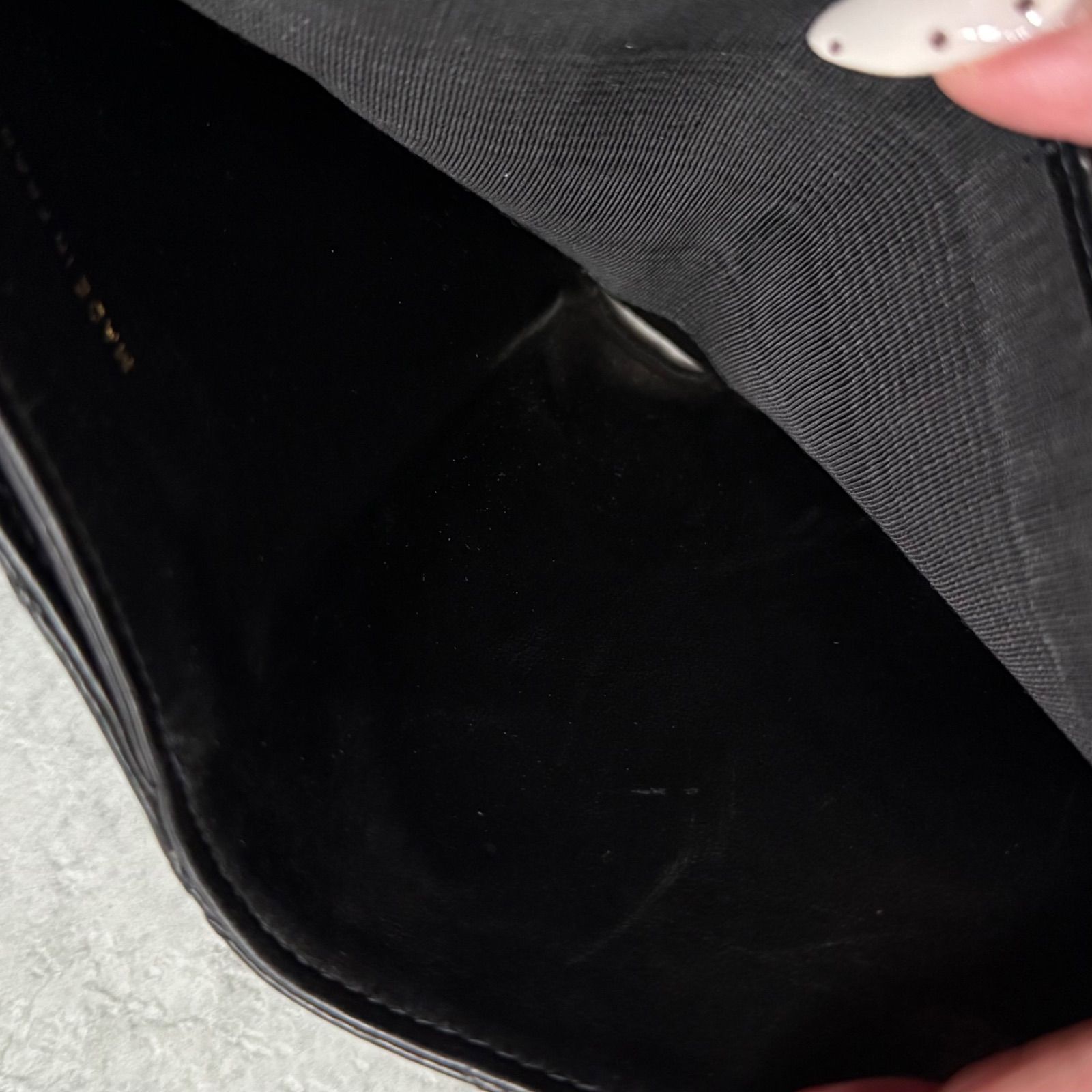 ブラック ゴールド金具