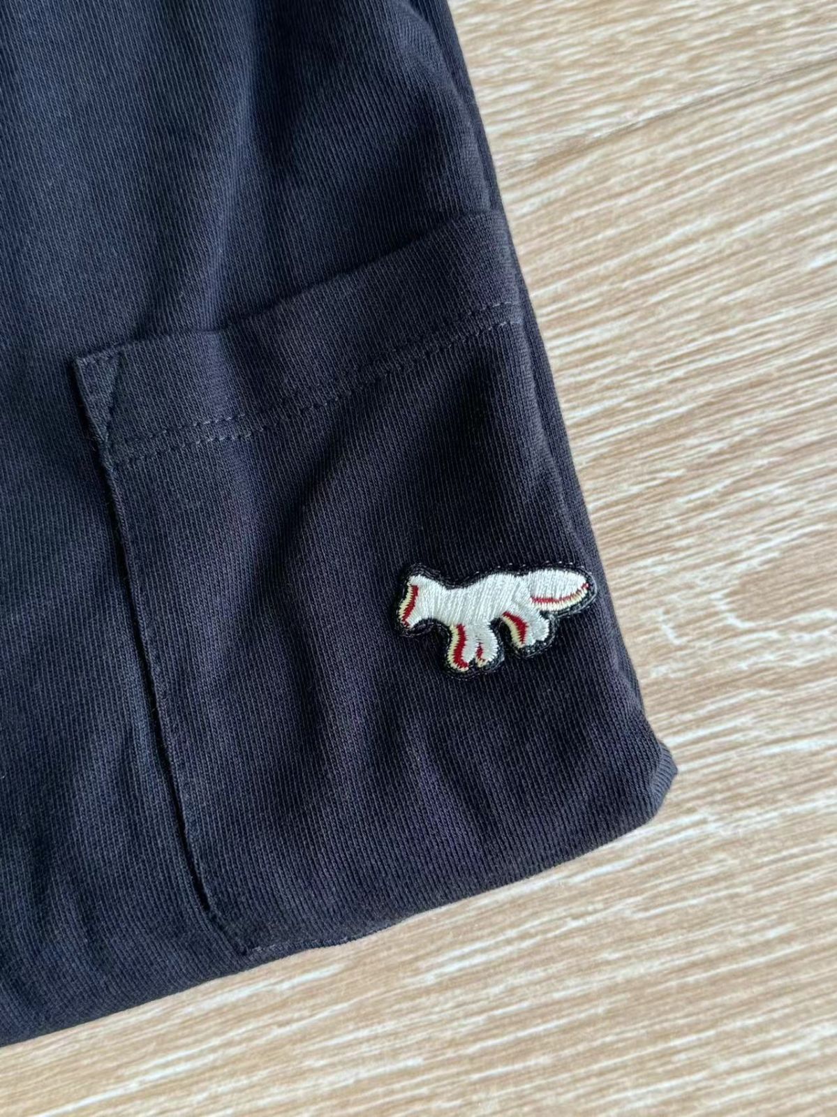 メゾンキツネ tシャツ レディース 半袖 MAISON KITSUNE ワンポイント ポケット 付き ラウンドネック 丸襟 FOX コットンブラック