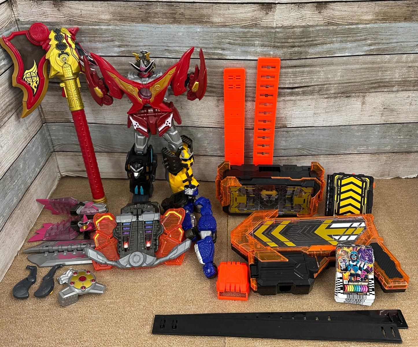 【中古品】仮面ライダー DXガッチャードライバー DXガッチャーイグナイダー DXドンオニタイジ ケミカード まとめ (2412261)