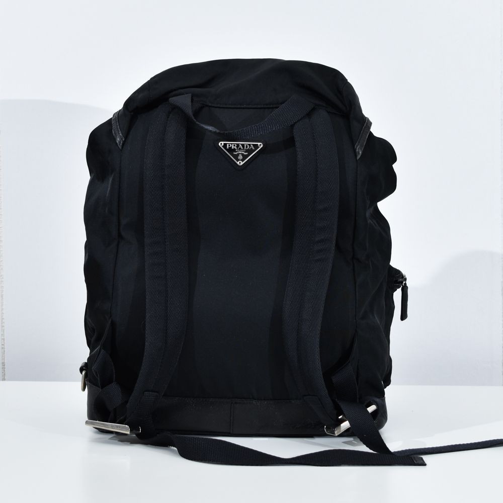 PRADA ブラックナイロンリュック 美品】プラダ PRADA V136 ナイロン 三角ロゴ ブラック リュック