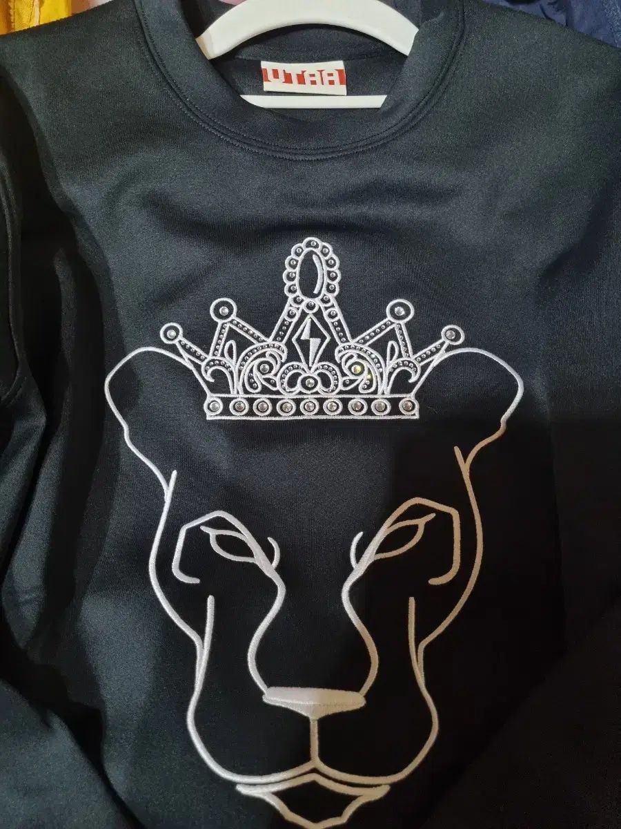 全商品送料無料。 レディースゴルフ UTAA ブラック ラウンドTシャツ