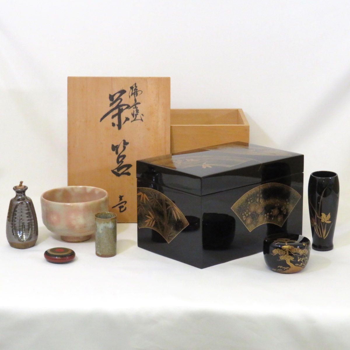 輪島塗 春峯堂作 茶箱セット 扇面五君子蒔絵 四季草花 松竹梅 茶道具 【中古 美品】 | Shop at Mercari from Japan! |  Buyee