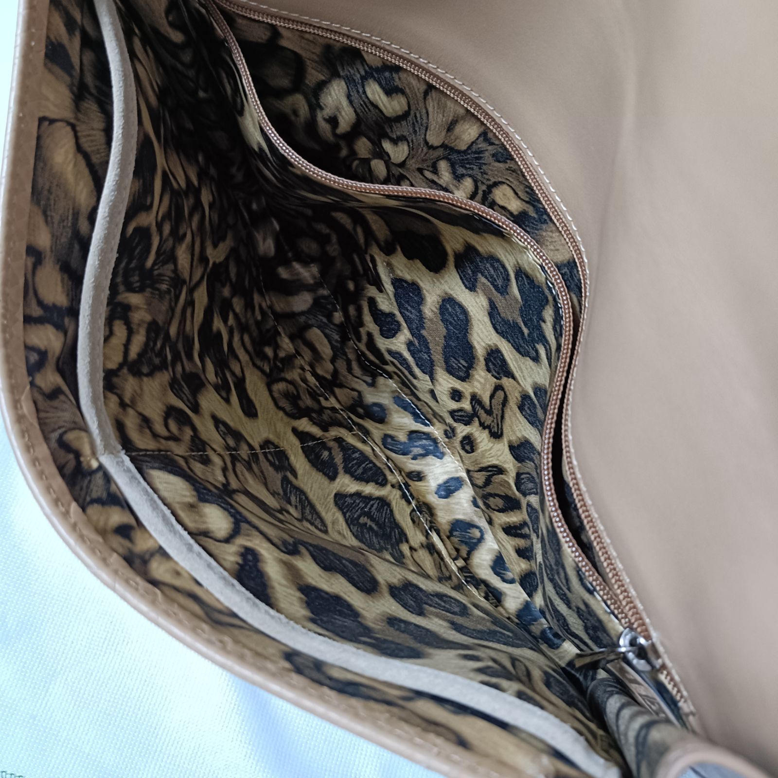 本革型押しレザー クラッチバッグ
