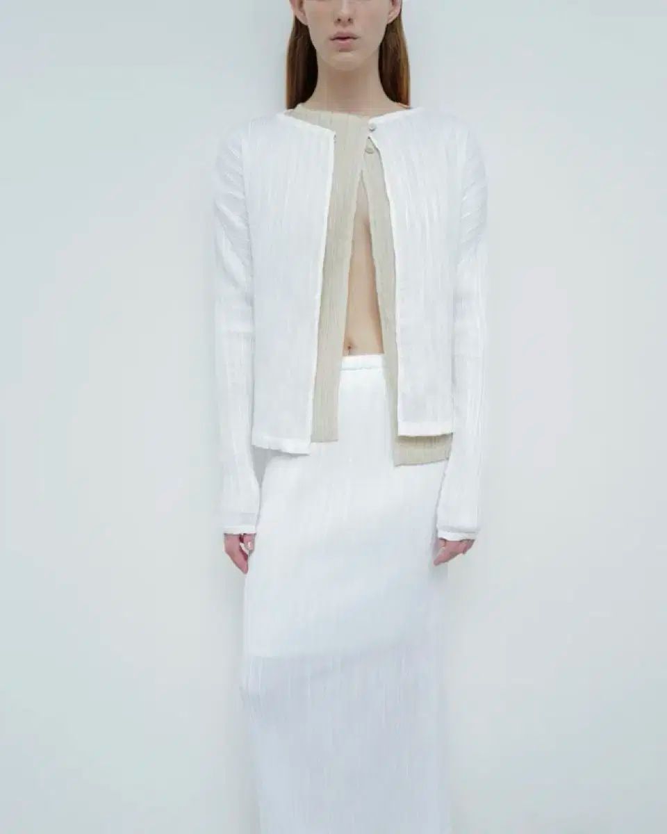 le17 Pleated Collarless Cardigan White