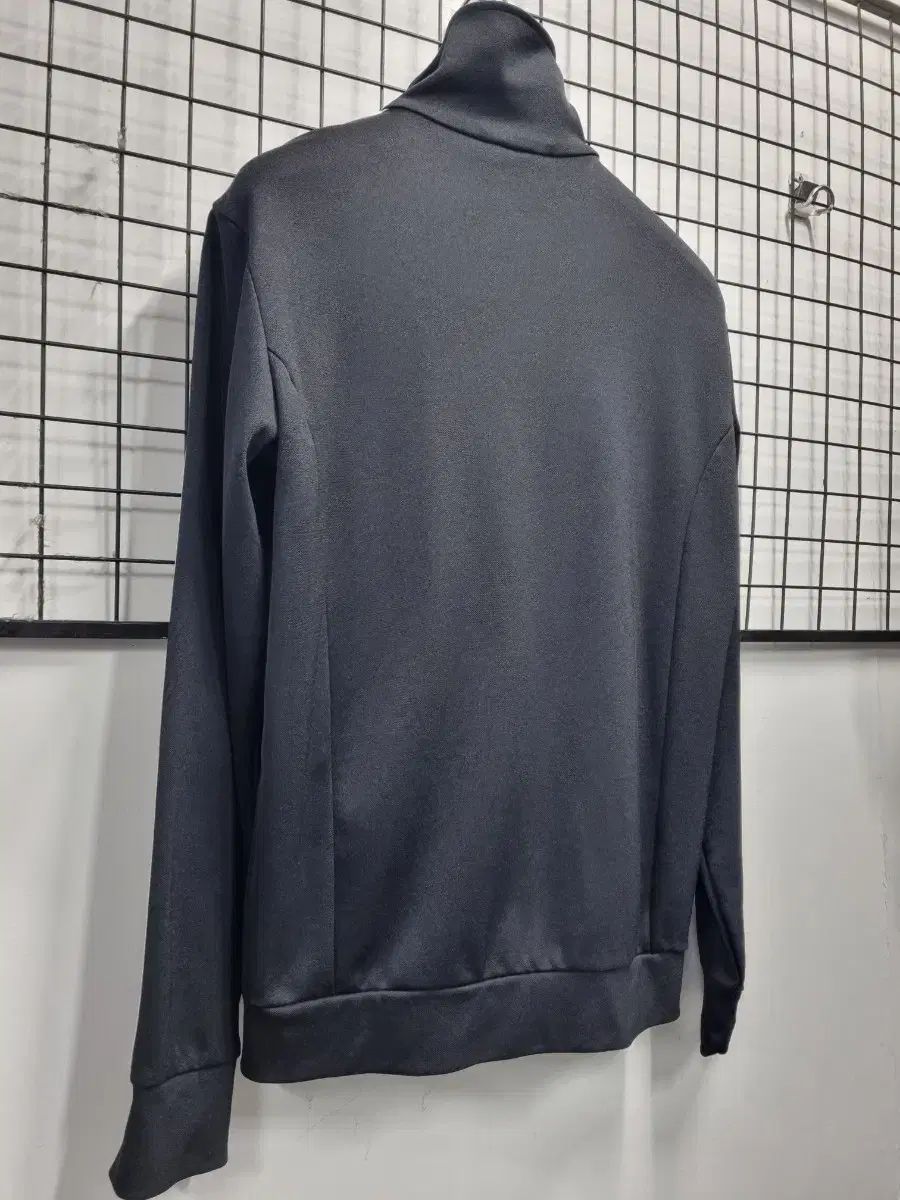 100L adidas