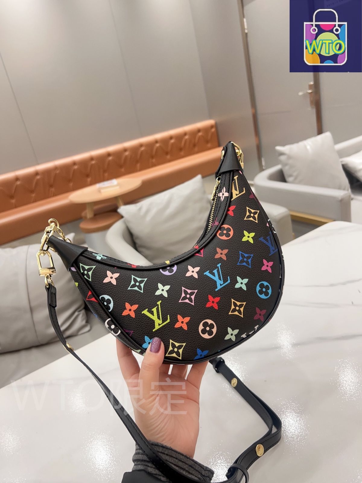 本日WTO] TOP New 2025 高品質3点セット - Lv 黒彩ムーンバッグ + 化粧