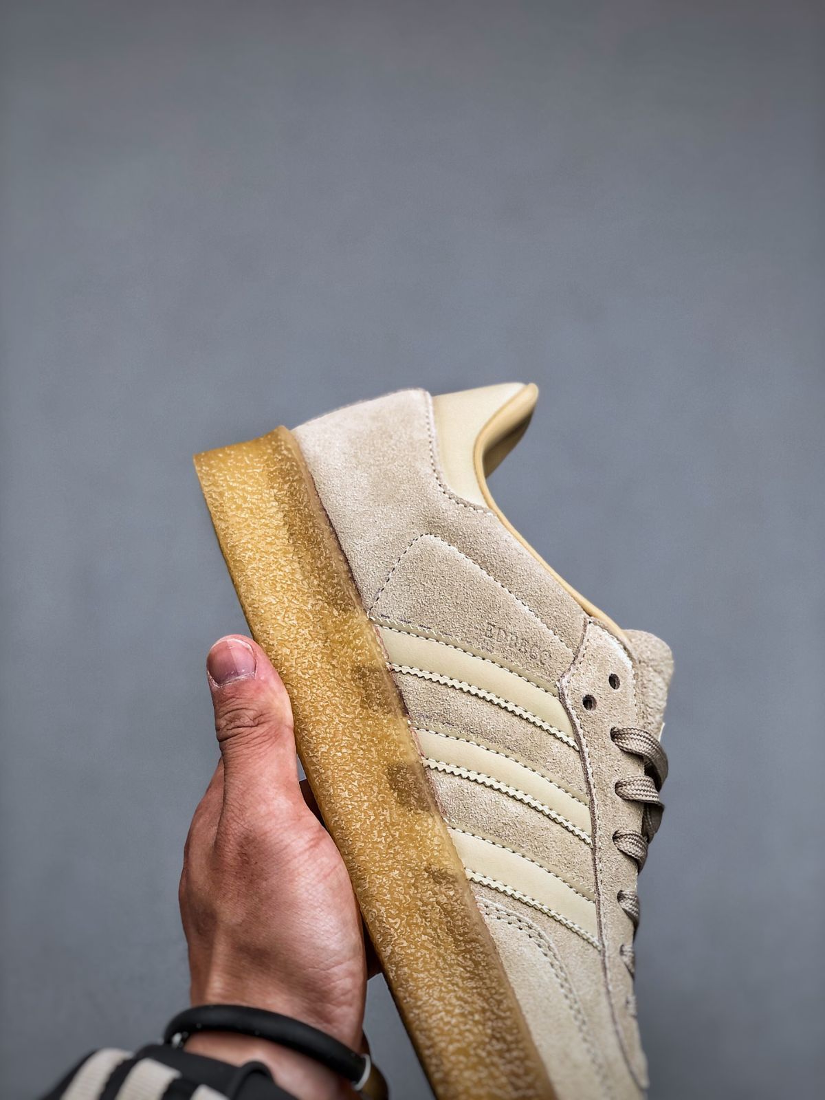 RONNIE FIEG × CLARKS × ADIDAS SAMBA WHEAT ロニー・ファイグ × クラークス × アディダス サンバ ウィート ID7298