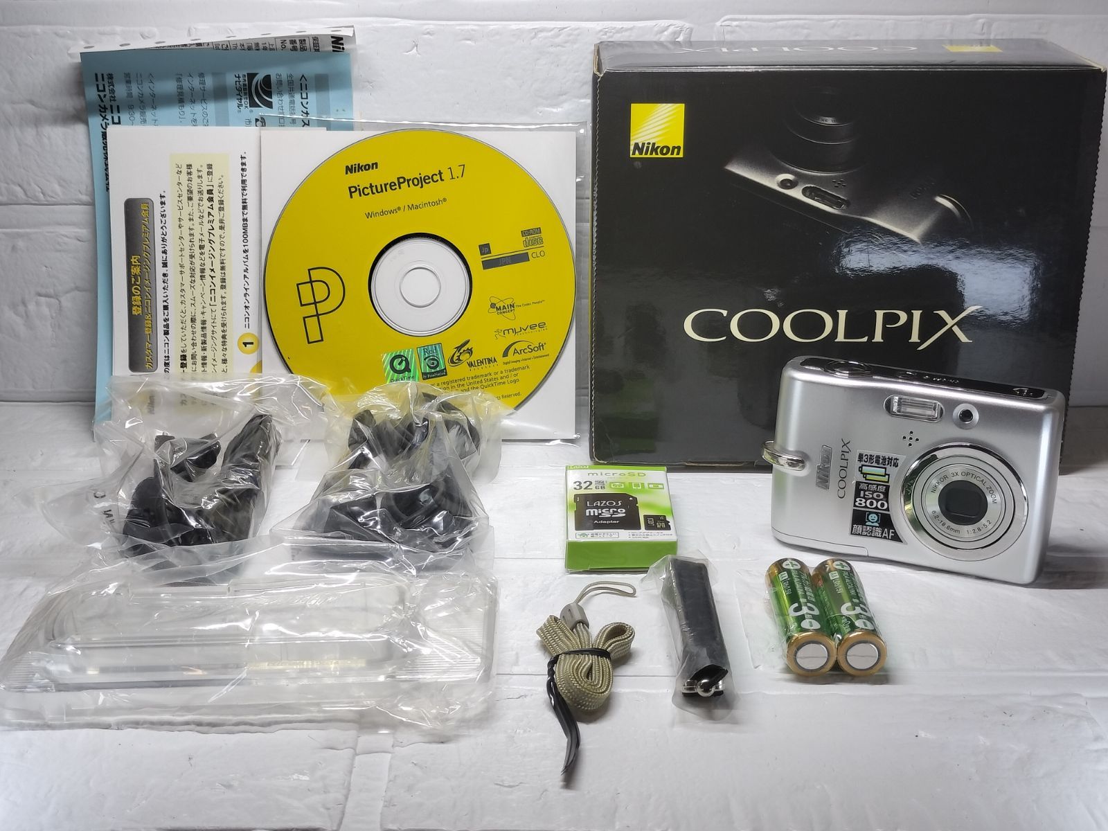 希少美品 Nikon ニコン COOLPIX L11 デジタルカメラ 単三電池式