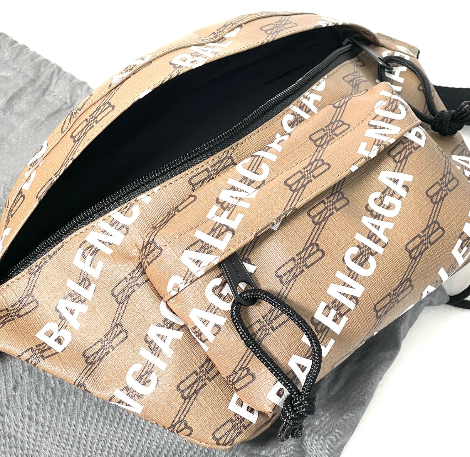 BALENCIAGA ベージュ ベルトバッグ未使用 新品未使用BALENCIAGAベルトバッグBBモノグラム 正規品 - メルカリ