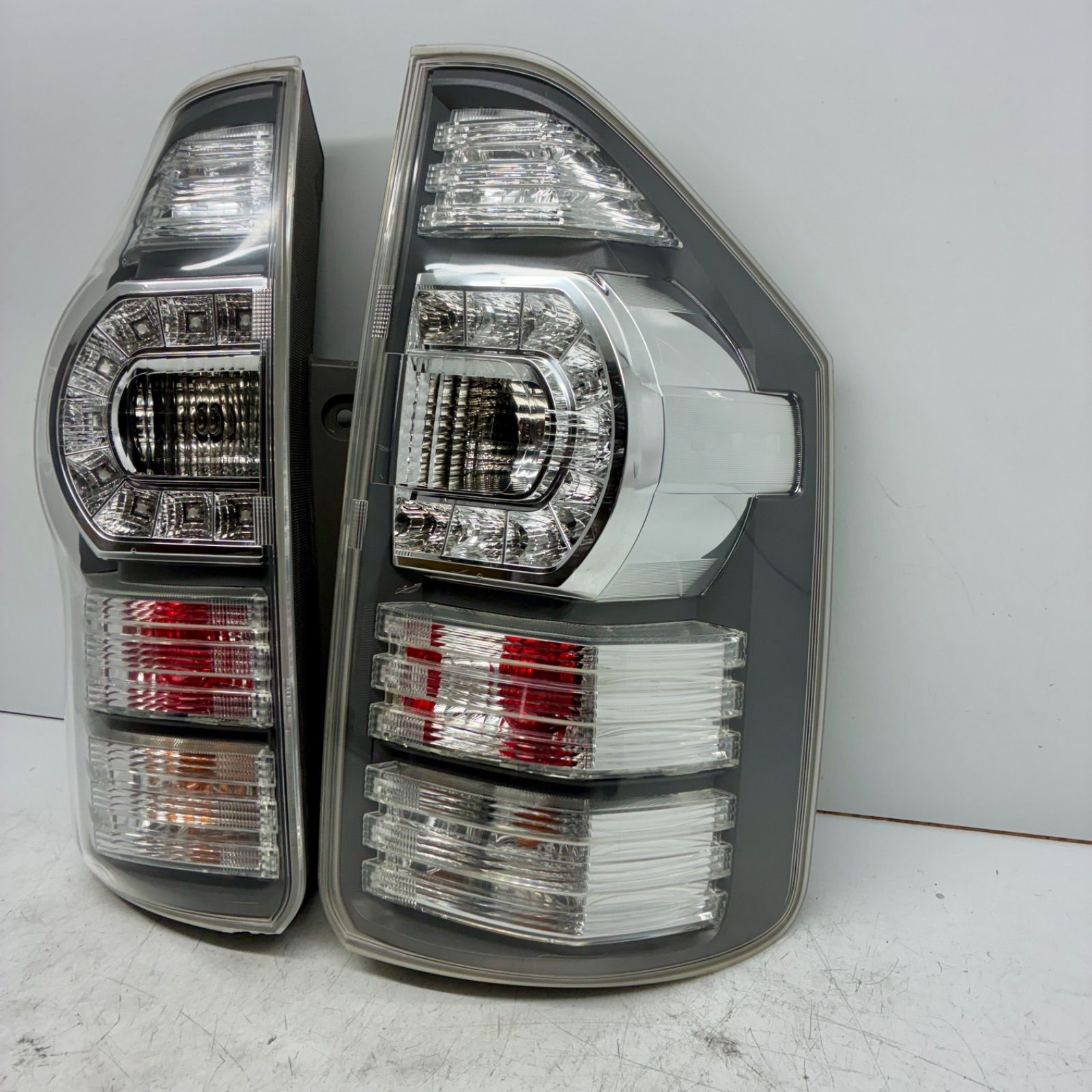 コーティング済 トヨタ ZRR70 ZRR75 70系 ヴォクシー ノア 後期 テールライト ランプ レンズ 左右セット LR LED ICHIKOH 28-220 P71568