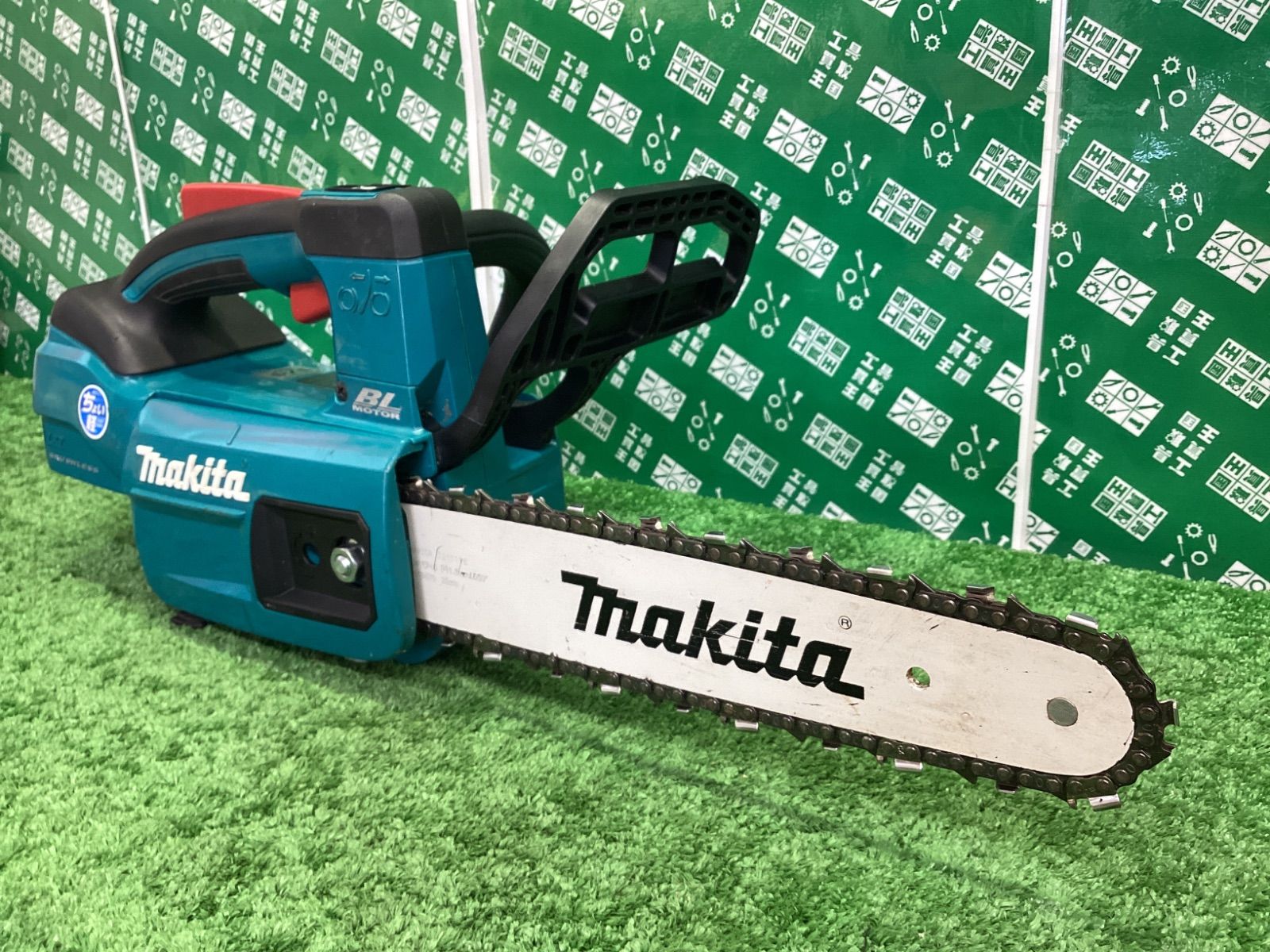 makita(マキタ) 250mm 18v充電式チェンソー (本体のみ makita(マキタ) 250mm 18v充電式チェンソー (本体のみ