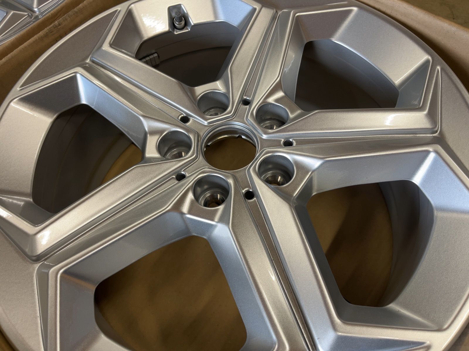 BMW U10 X1 U11 X2 純正品 新車外し 18インチ 4本セット FFCRYSTALESIA_COM